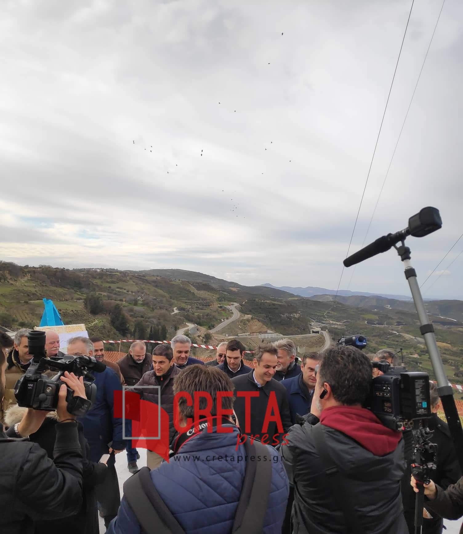 Στον δρόμο Ηράκλειο-Μεσαρά ο Κυριάκος Μητσοτάκης