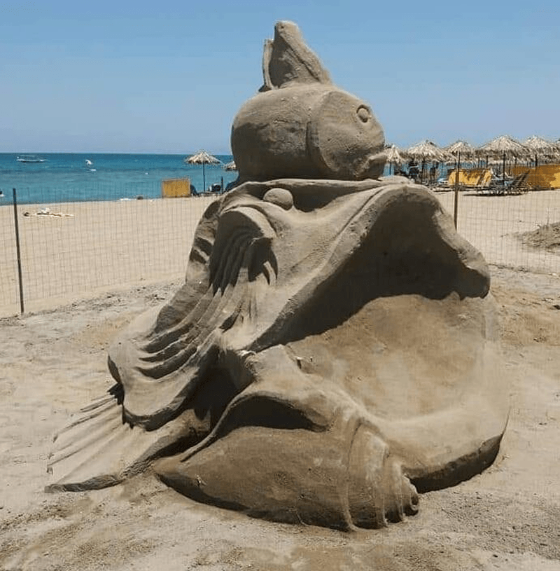 Μαγνητίζουν τους επισκέπτες και προβάλουν την Αμμουδάρα σε όλο τον κόσμο τα γλυπτά στην άμμο  (φώτο+βίντεο)