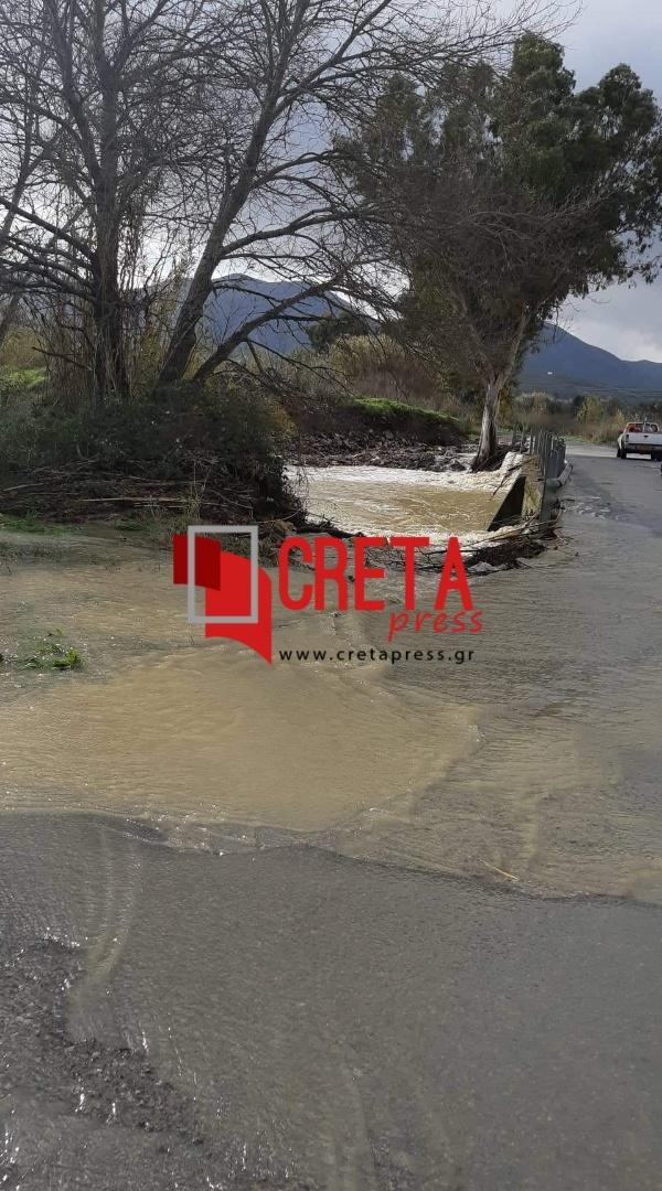 Γέφυρα Καλυβίων: Κάθε χρόνο το ίδιο πρόβλημα