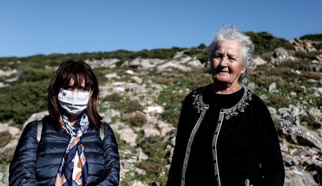 Η κυρά Ρήνη συμβολίζει τα φετινά Χριστούγεννα – Είναι μοναχική και γενναία η ίδια”