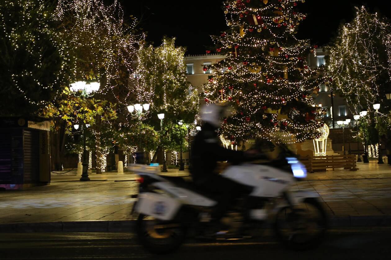 Πρωτοχρονιά: Διαφορετική η υποδοχή του νέου έτους – Πυροτεχνήματα φώτισαν τον ουρανό της Αθήνας