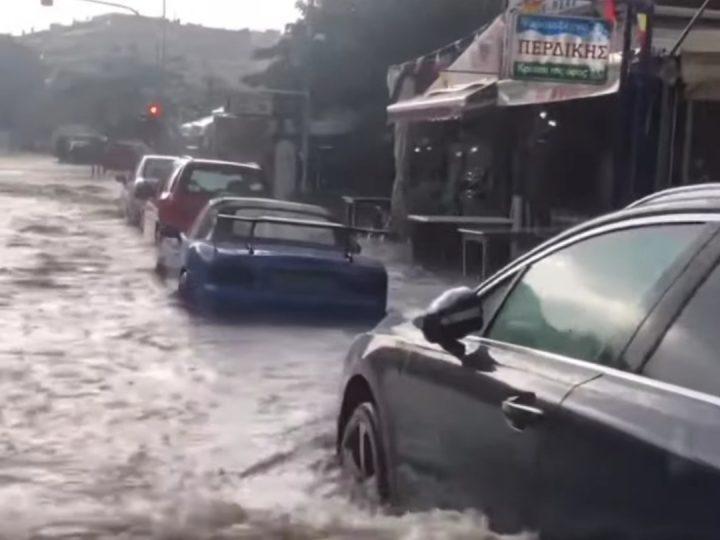 Πλημμύρισε η Καβάλα στο κέντρο της πόλης από τις βροχές