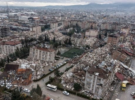 Σεισμός στην Τουρκία: Μετατοπίστηκε κατά τρία μέτρα η αραβική τεκτονική πλάκα – Ξεπέρασαν τους 3.500 οι νεκροί