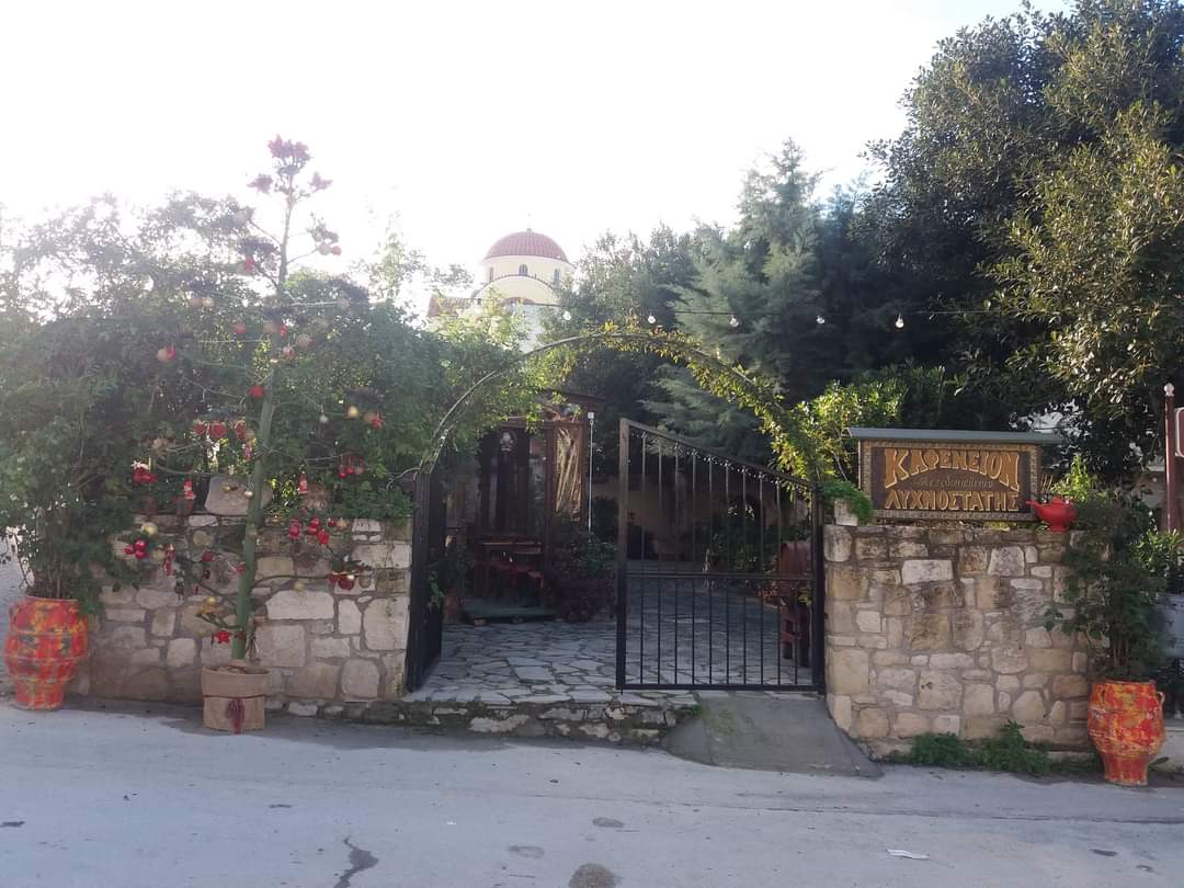 Καφενείο – Μεζεδοπωλείο Λυχνοστάτης στο Κεραμούτσι